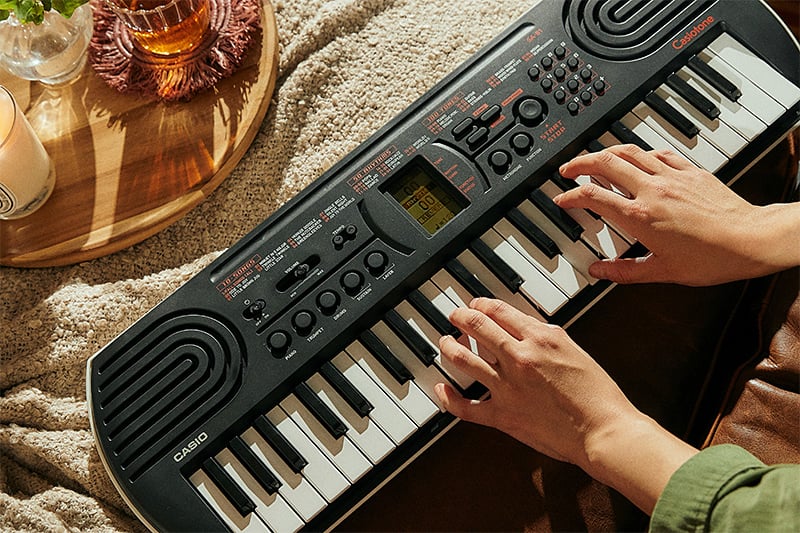 Casio SA-81 44 Note Keyboard with LCD Screen