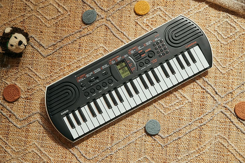 Casio SA-81 44 Note Keyboard with LCD Screen